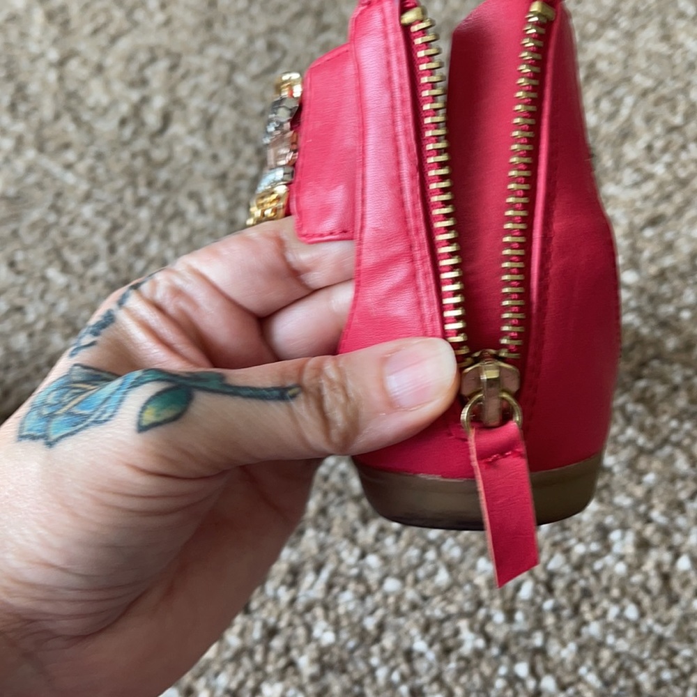 Beautiful red Bebe sandals - Picture 4 of 6